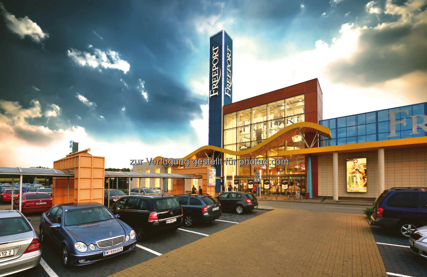 Freeport Fashion Outlet, Parndorf : Investoren des Fashion Outlet Parndorf erwerben das Freeport Fashion Outlet : ROS Retail Outlet Shopping ist neuer Betreiber des rund 22.400 Quadratmeter großen Outlet Centers : Fotocredit: Freeport Fashion Outlet