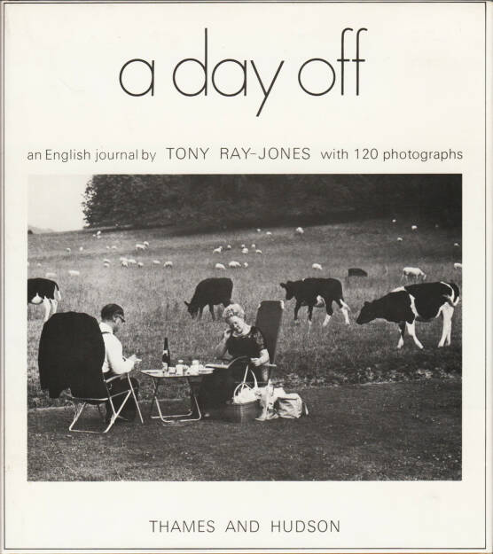 Tony Ray-Jones - A day off, Thames and Hudson 1974, Cover - http://josefchladek.com/book/tony_ray-jones_-_a_day_off, © (c) josefchladek.com (18.11.2015) 