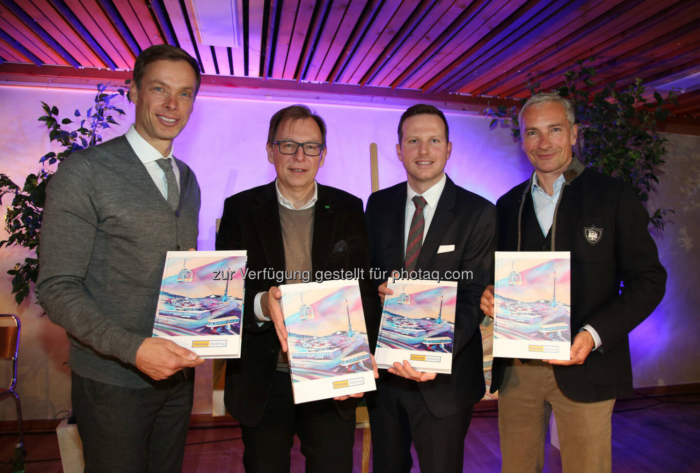 Thomas Sykora (Hauser Kaibling-Markenbotschafter), Christian Buchmann (Landesrat), Arthur Moser (Hauser Kaibling GF), Rainer Pariasek (ORF-Sportmoderator) : Buchpräsentation Hauser Kaibling: Mehr als nur eine Seilbahn! Ein Bildband als zeitgeschichtliches Dokument des Hauser Kaibling : Fotocredit: Hauser Kaibling/Foto Moom/Harald Steiner