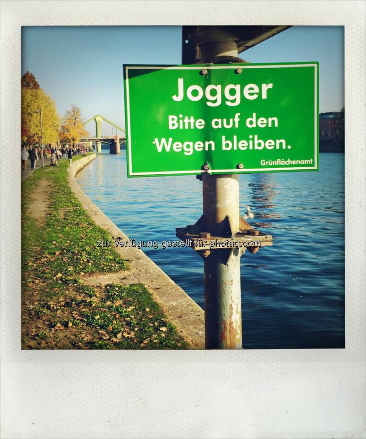 Jogger bitte auf den Wegen bleiben