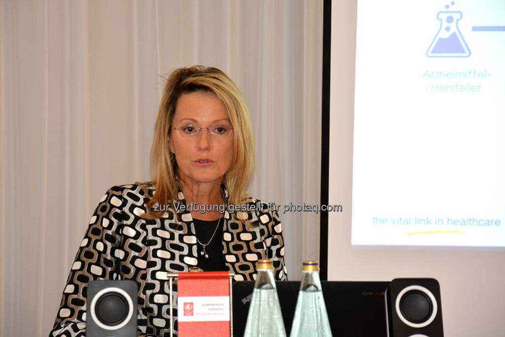 Monika Derecque-Pois, GIRP : IIR Kongress pharmaKON 2015 in Wien : Zu gut um echt zu sein – Kann man gefälschte Arzneimittel überhaupt erkennen? : Fotocredit: IIR GmbH, © Aussender (24.11.2015) 