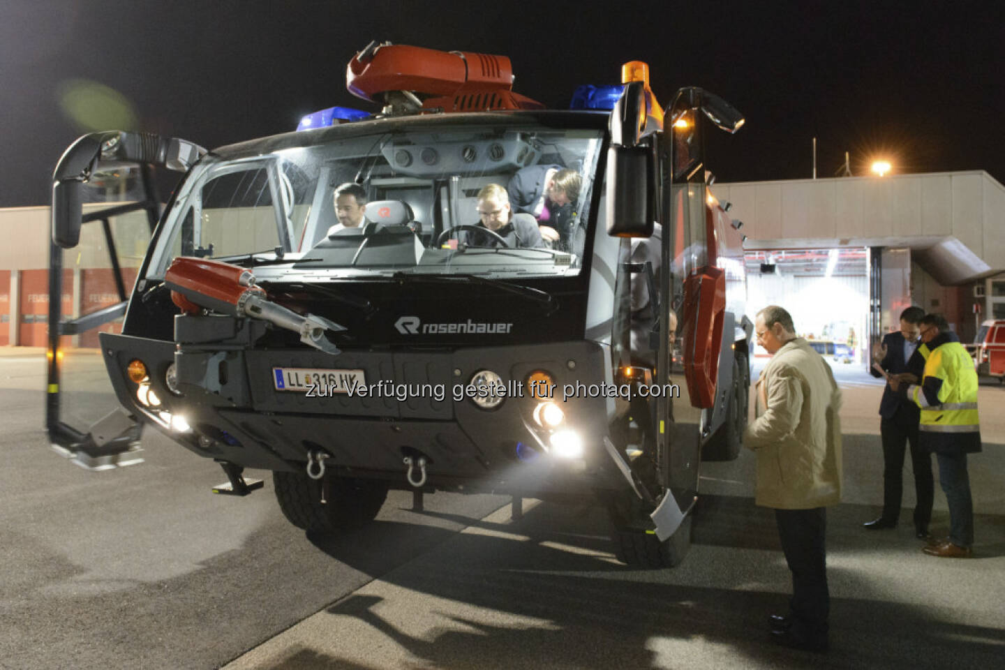 Manuel Taverne (Polytec), Gerhard Kürner (voestalpine), Paul Rettenbacher (THI), Kommandant Flughafenfeuerwehr
