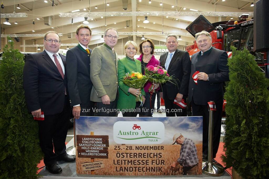 Harald Schinnerl (Vizebürgermeister Tulln), Rudolf Dietrich (Obmann Club Landtechnik Austria), Stephan Pernkopf (Landesrat), Birgit Perl (Moderatorin), Theresia Meier (Vizepräsidentin Landwirtschaftskammer NÖ), BM Andrä Rupprechter, Franz Lasser (Prokurist Messe Tulln) : Eröffnung der Austro Agrar Tulln – der Leitmesse für Landtechnik : Fotocredit: Messe Tulln/APA-Fotoservice/Preiss, © Aussender (25.11.2015) 