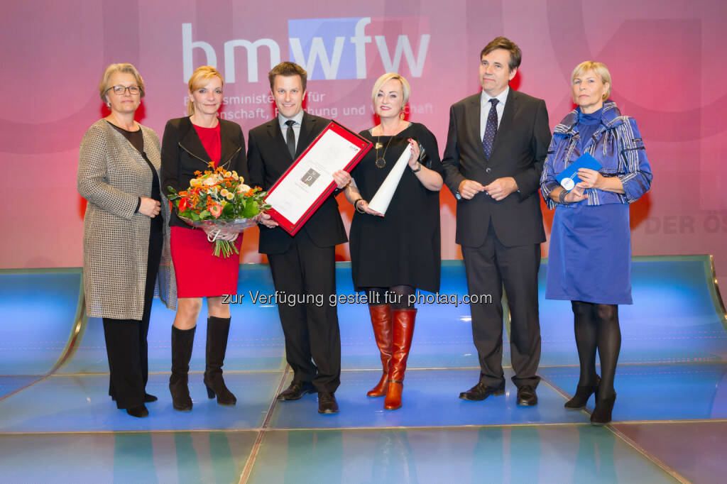 Susanne Senft (Prva-Präsidentin), Karin Czihak (ÖBB Holding AG), Franz Hammerschmid (ÖBB Holding AG), Kristin Hanusch-Linser (ÖBB Holding AG), Matthias Tschirf (BMWFW), Ingrid Vogl (Prva-Past-Präsidentin): Prva Public Relations Verband Austria: Prva Gala: Staatspreis PR geht an ÖBB für das Projekt „Eröffnung Wien Hauptbahnhof“ (C) Jana Madzigon, © Aussendung (27.11.2015)