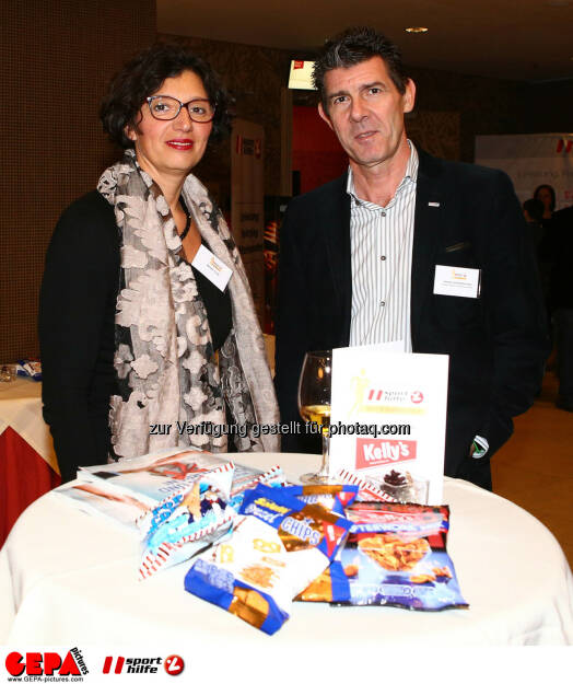 Monika Traub (Erste Bank) and Gerald Groehsenbrunner (Photo: GEPA pictures/ Christian Ort), © Sporthilfe/GEPA (01.12.2015) 