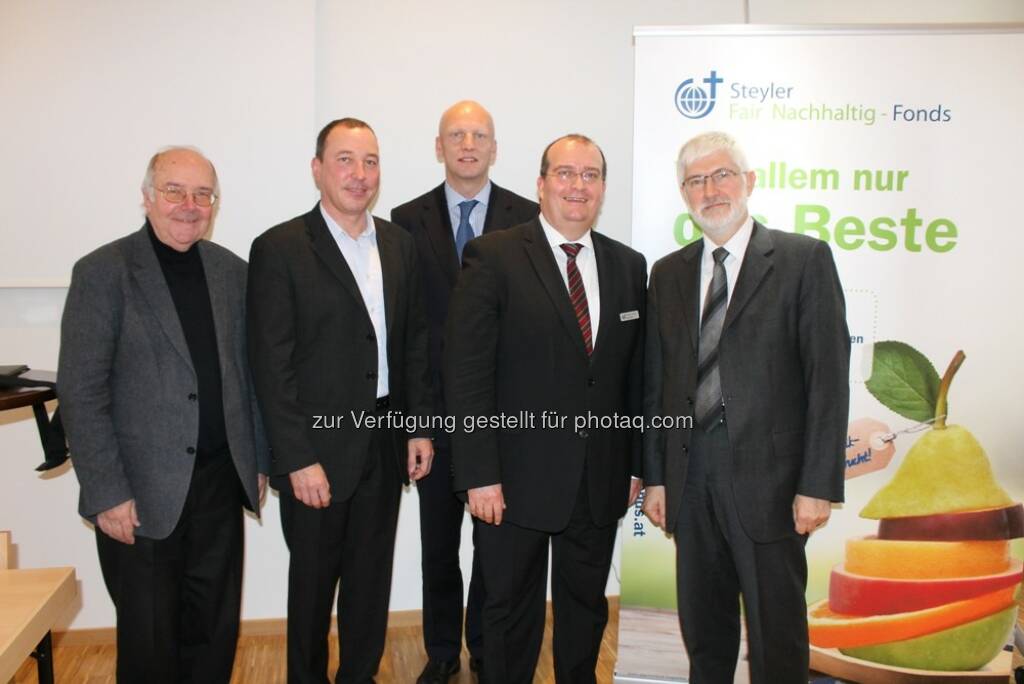 Pater Riedlsperger, Klaus Gabriel, Stefan Scholz, Ralf Kern, Heinz Hödl : Kardinal König Haus in Wien : Steyler Business-Lunch zu Perspektiven der nachhaltigen Geldanlage : Große Potenziale für ethisches Investment in Österreich : Wie lassen sich durch ethisches Investment faire Renditen erzielen : © Steyler Ethik Bank, © Aussender (01.12.2015) 