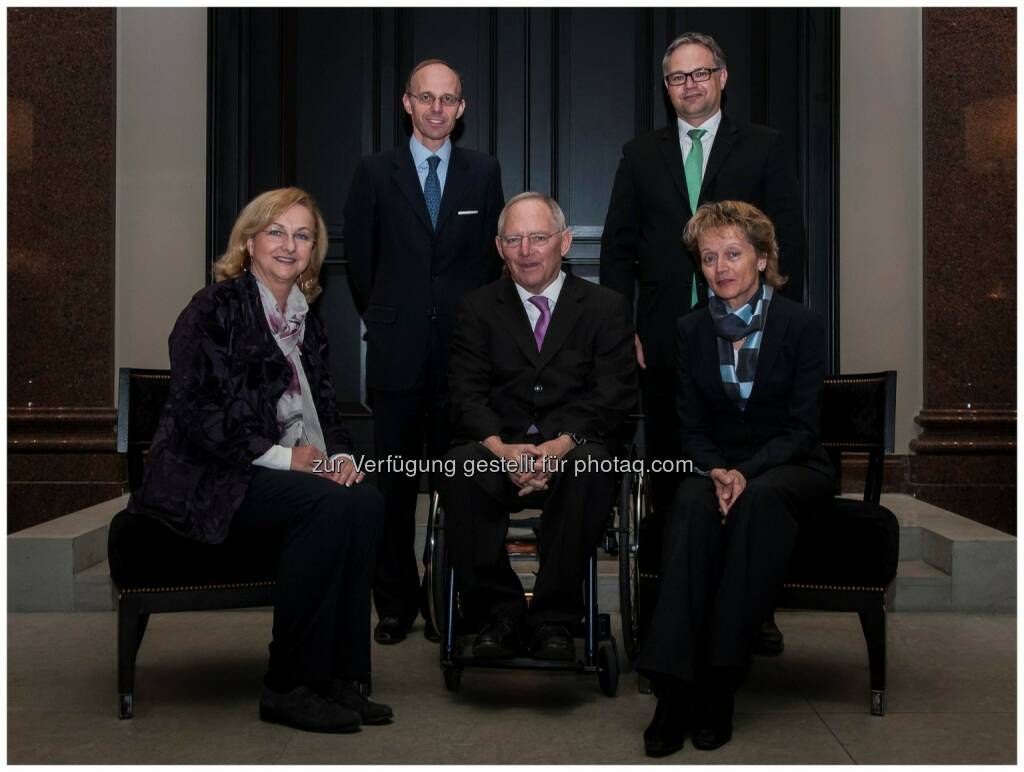 Bundesfinanzminister Wolfgang Schäuble (mi.) lud seine Amtskolleginnen und -kollegen Finanzministerin Maria Fekter (li. unten), Finanzministerin Eveline Widmer-Schlumpf (Schweiz) (re. unten), Regierungschef Klaus Tschütscher (Fürstentum Liechtenstein) (re. oben) und Finanzminister Luc Frieden (Luxemburg) (li. oben) zu einem Arbeitstreffen nach Berlin ein., © BMF (29.03.2013) 