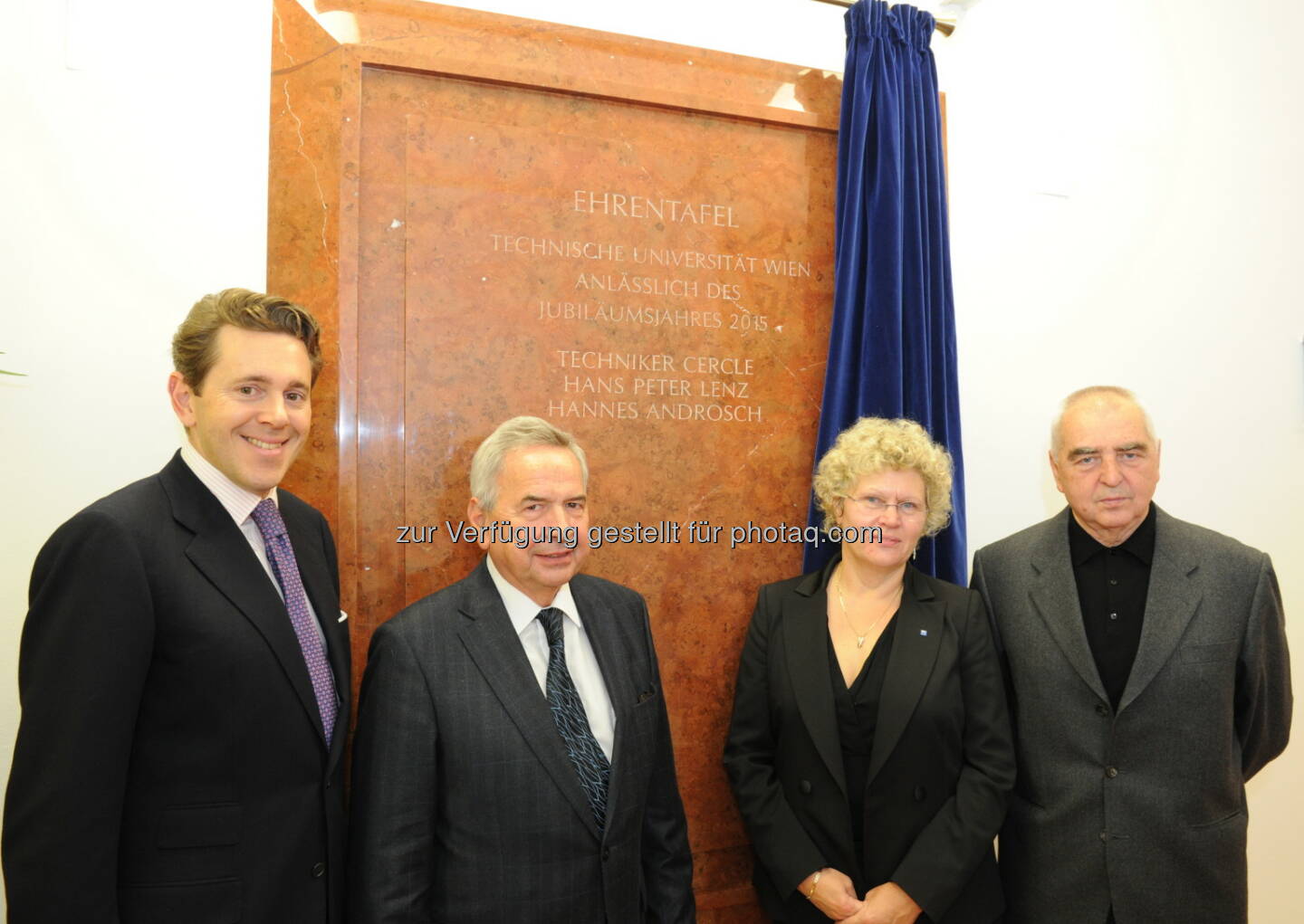 Harald Mahrer (Staatssekretär), Manfred Nehrer (Architekt, Techniker Cercle-Präsident), Sabine Seidler (TUW-Rektorin), Walter Kölbl (Künstler) : Philanthropie in Marmor gemeißelt : TU Wien enthüllt die erste Ehrentafel für große Geber und Förderer :  Fotocredit: TU Wien/Blazina