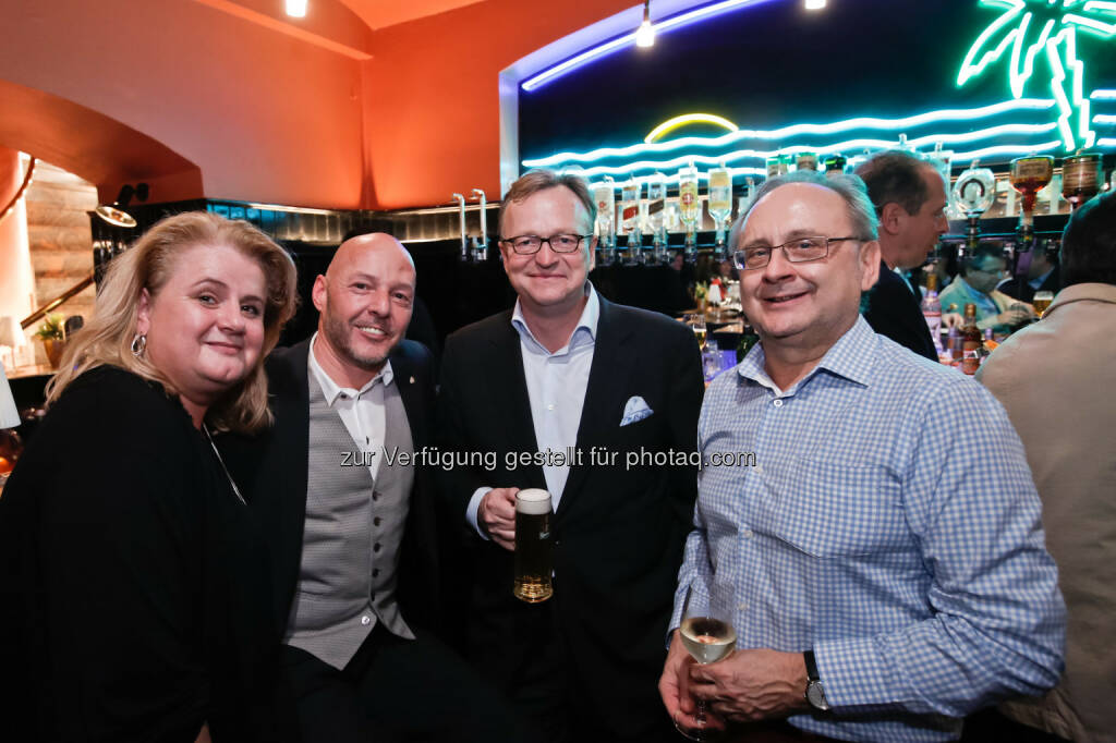 Barbara Rauchwarter, Max Hafele, Oliver Voigt, Peter Drobil : Weihnachtsfeier „unter Palmen“: Die Österreichische Marketing-Gesellschaft (ÖMG) lud ins Cafe Weimar : Fotocredit: ÖMG/Breneis (02.12.2015) 