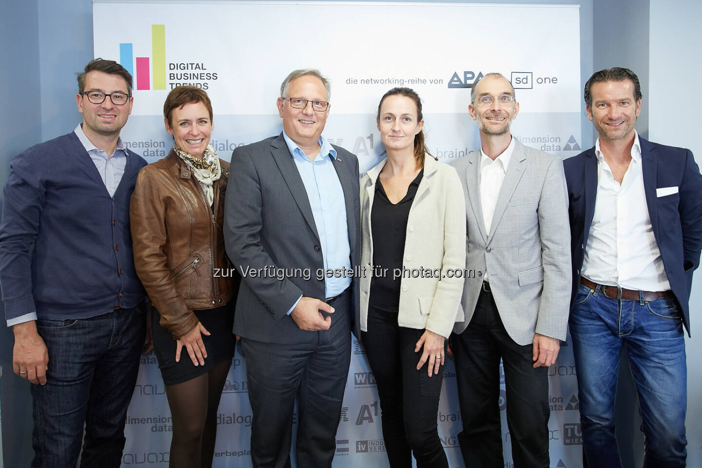 Michael Schuster (Co-Founder und Partner Speedinvest), Andrea Hansal (Corporate Communications ING-DiBa), Alexander Falchetto (GF APA-IT, Sponsor des DBT-Awards), Sylvia Dellantonio (GF willhaben.at), Michael Nentwich (Direktor Institut Technikfolgen-Abschätzung der Österr. Akademie der Wissenschaften), Oliver Krizek (Eigentümer und GF Navax Unternehmensgruppe) : Die Finalisten des Digital Business Trends-Award 2015 : Fotocredit: APA-Fotoservice/Preiss