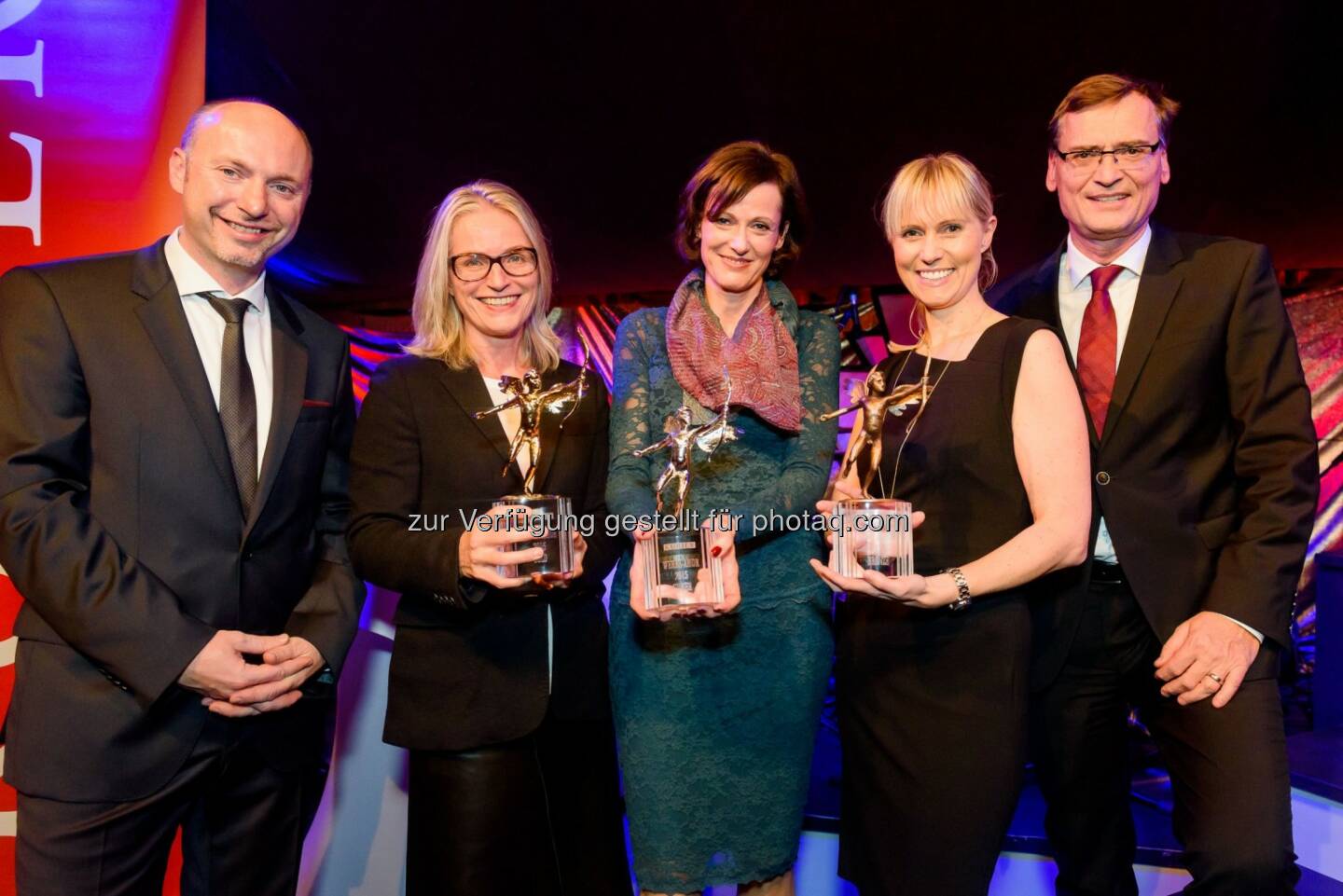 Stefan Lechner (Kurier Gesamtanzeigenleiter), Martina Hörmer (Ja! Natürlich-Amor Gold), Erika Löwenstein (Stastnik- Amor Silber), Christina Jung (Austrian Airlines- Amor Bronze), Thomas Kralinger (Kurier GF) : Kurier verleiht Werbe-Amor für beliebteste Anzeigensujets 2015 : Fotograf: Christian Dusek; www.christiandusek.at/Fotocredit: (c) Mediaprint