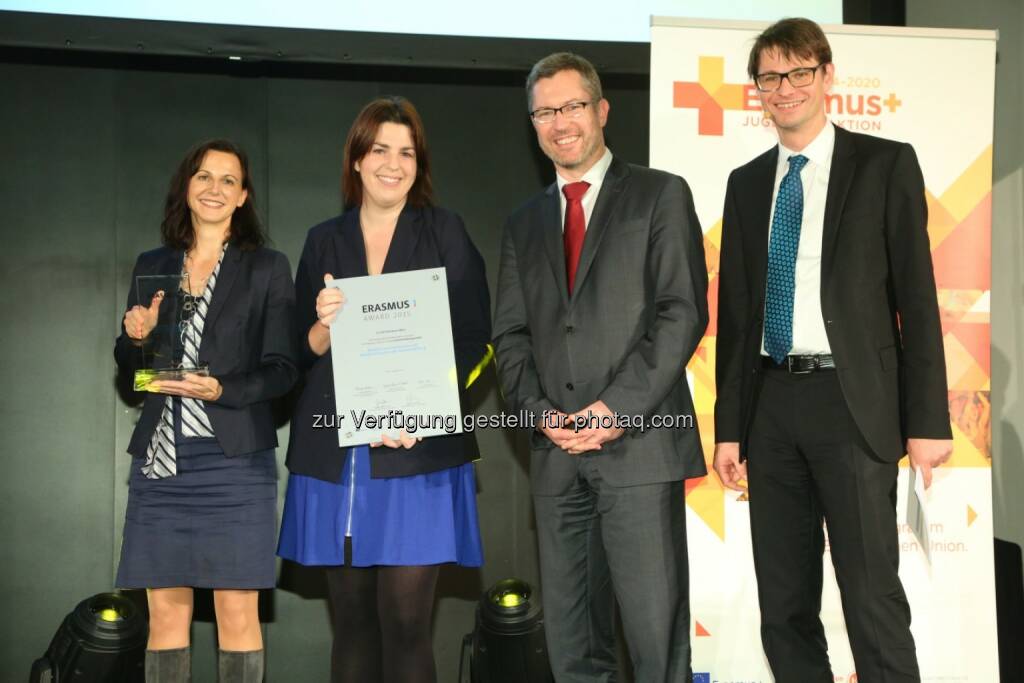 Sandra Allmayer (Leiterin Center for International Relations FH Technikum Wien), Agnes Kriz (Leiterin-Stv. Center for International Relations FH Technikum Wien & Koordinatorin Personalmobilität), Elmar Pichl (Sektionschef bmwfw), Ernst Gesslbauer (Leiter der Nationalagentur für Erasmus+ Bildung) : FH Technikum Wien gewinnt Erasmus+ Award 2015 für Hochschulbildung : Fotocredit: OeAD-GmbH/APA-Fotoservice/Schedl, © Aussendung (03.12.2015) 