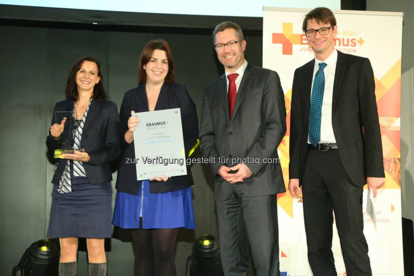 Sandra Allmayer (Leiterin Center for International Relations FH Technikum Wien), Agnes Kriz (Leiterin-Stv. Center for International Relations FH Technikum Wien & Koordinatorin Personalmobilität), Elmar Pichl (Sektionschef bmwfw), Ernst Gesslbauer (Leiter der Nationalagentur für Erasmus+ Bildung) : FH Technikum Wien gewinnt Erasmus+ Award 2015 für Hochschulbildung : Fotocredit: OeAD-GmbH/APA-Fotoservice/Schedl