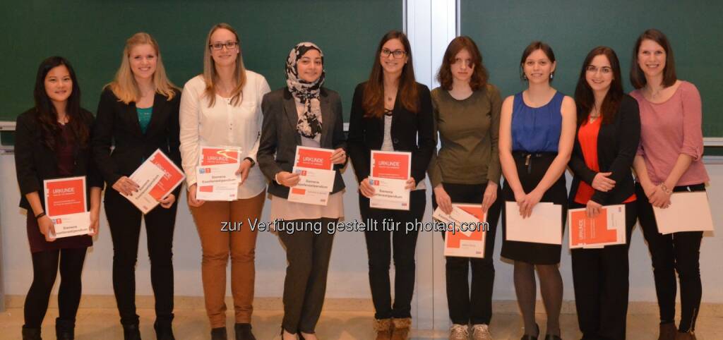 Stephanie Ta, Anita Siemayr, Lisa Maria Leonhartsberger, Taghrid Elashkr, Jasmin Mahler, Irene Hiess, Anna Gostler, Lilla Fésüs, Lea Aichner (neun anwesende Preisträgerinnen) : Exzellenz-Stipendium an zehn Studentinnen der TU Wien Informatik vergeben : Jeweils 1.000 Euro für hervorragende Studienleistungen : Große Anzahl an Frauen schlägt immer noch klassische Karrierewege ein : 	Siemens als Wegbereiter in vielen Bereichen der Frauenförderung : Fotocredit: © Fakultät für Informatik, © Aussendung (04.12.2015) 