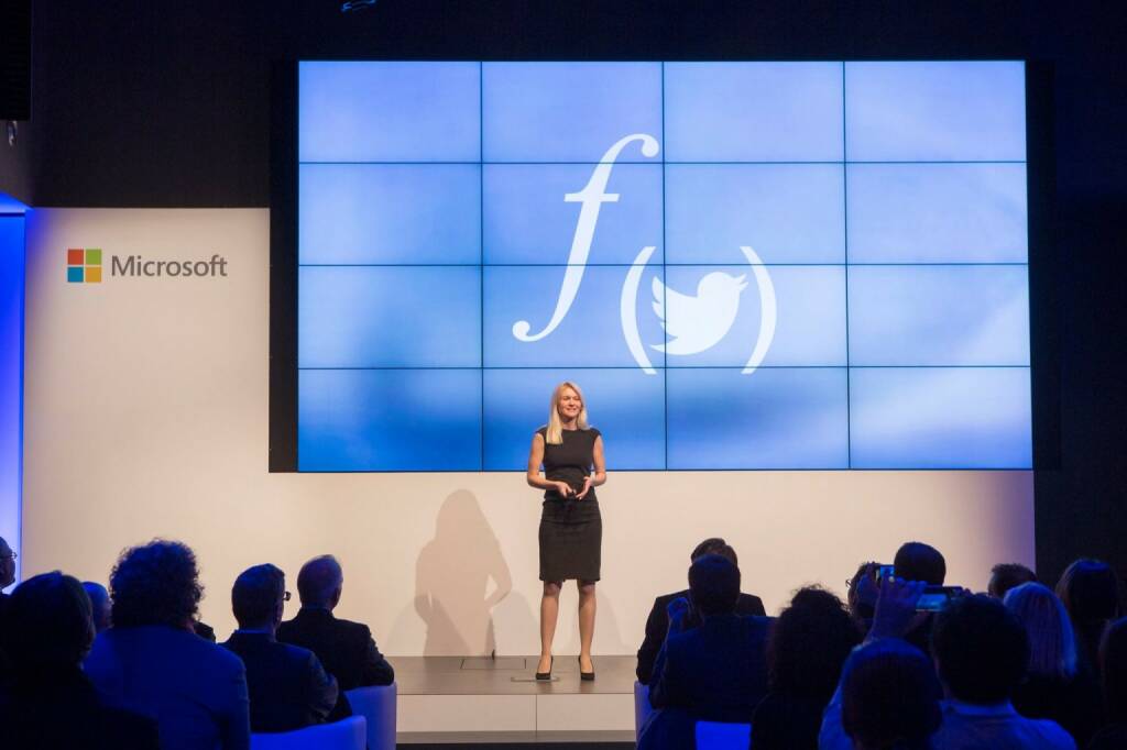 Larissa Lielacher präsentiert Flockpit © Microsoft, © Aussender (06.12.2015) 