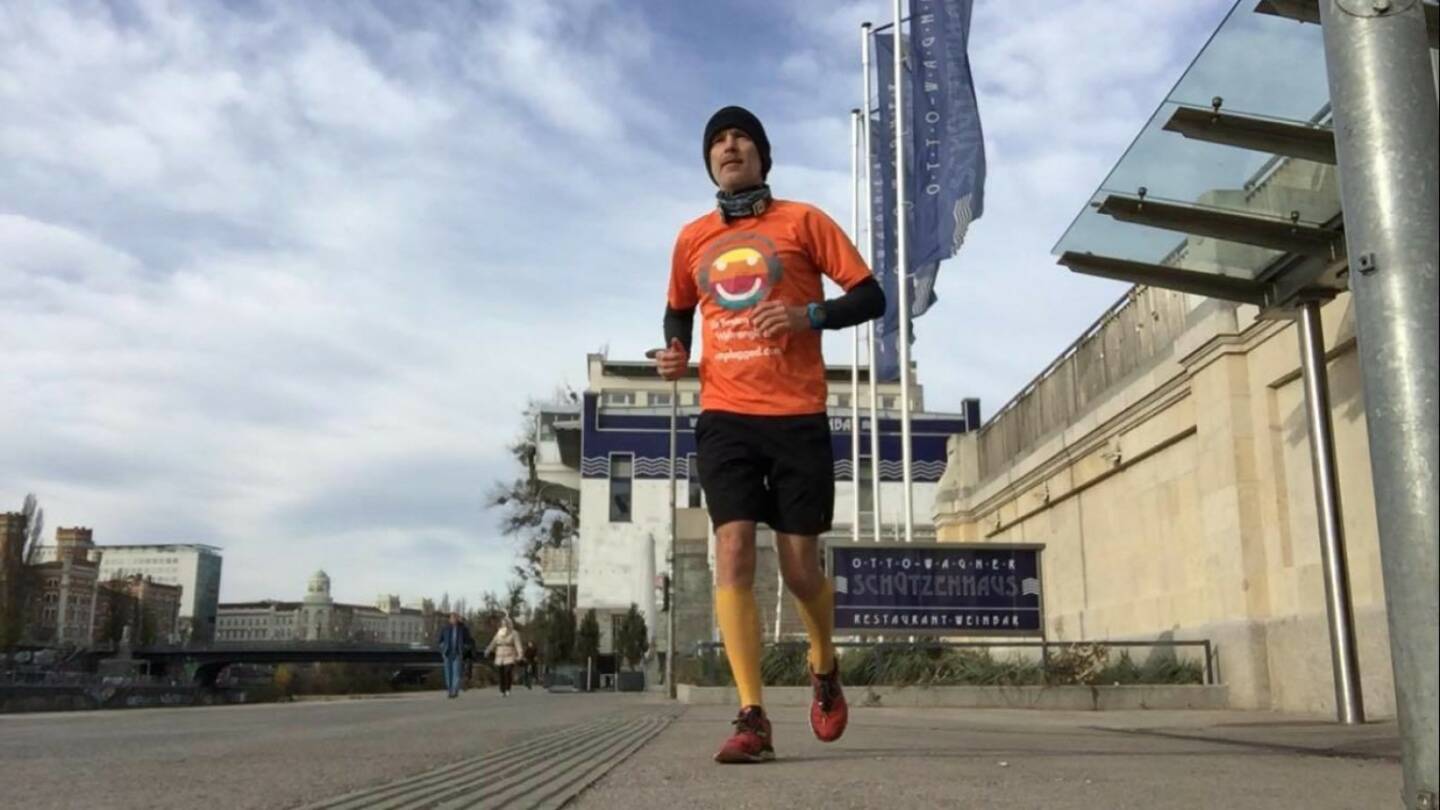 Runplugged We love Laufkundschaft Shirt am 13.12. beim HM