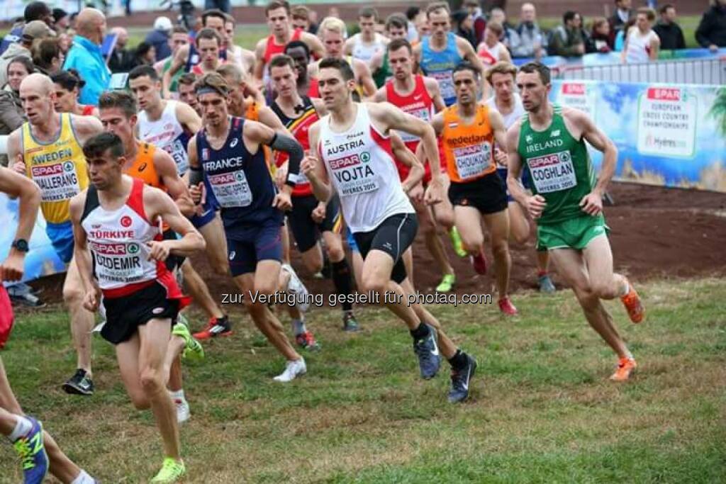 Andreas Vojta: Mit Platz 49 gestern meine bisher beste Platzierung bei einer Cross EM erreicht.
War eine Leistung im Rahmen meiner Möglichkeiten, aber die Hassliebe zum Geländelauf bleibt auf jeden Fall bestehen!
Jetzt geht's dann langsam aber sicher Richtung 2016 und ich freu mich schon auf ein paar flotte Einheiten in der Halle!
(Foto: Wilhelm Lilge), © Wilhelm Lilge (14.12.2015) 