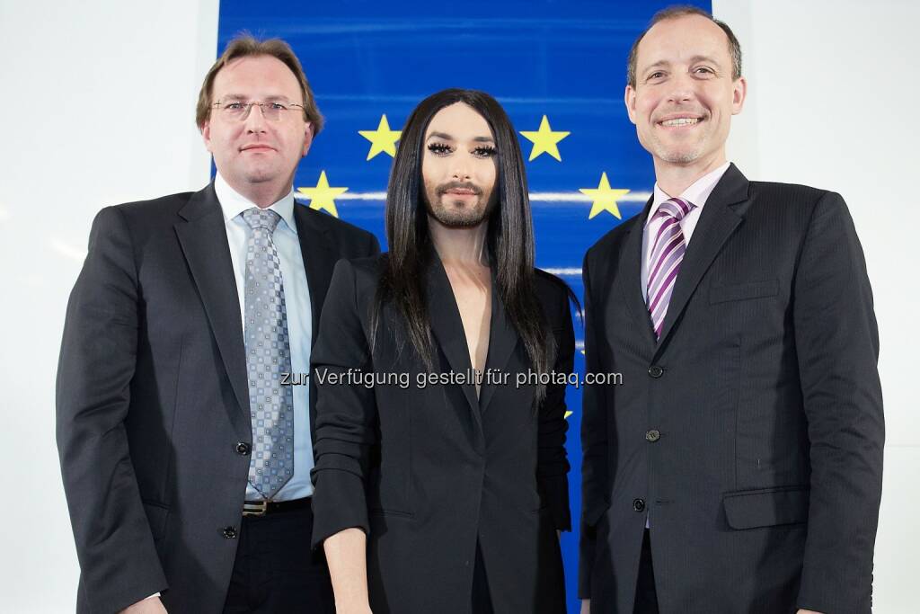 Benedikt Weingartner, Conchita Wurst, Jörg Wojahn : Eurovisionssongcontest-Gewinnerin Conchita Wurst zu Gast im Haus der EU : Ich bin ein Fan von Europa : Fotocredit: Vertretung der Europ. Kommission in Österreich/APA-Fotoservice/Preiss, © Aussender (17.12.2015) 