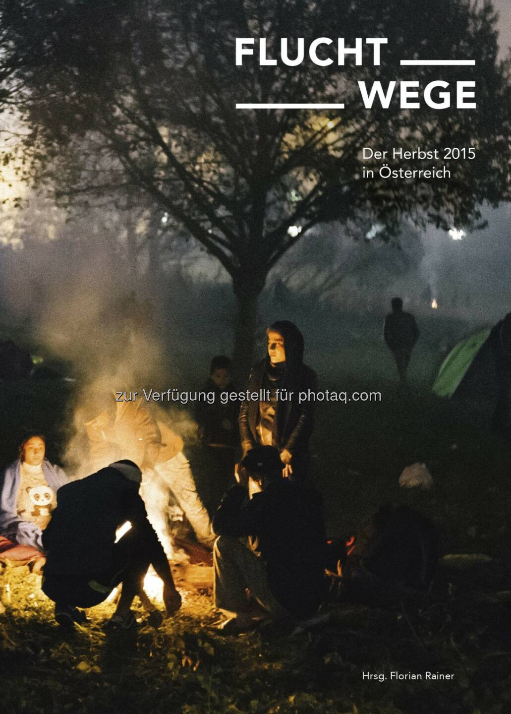 Cover Fluchtwege : Buch-Neuerscheinung: Fluchtwege. Der Herbst 2015 in Österreich : 200 Fotos von Florian Rainer. Langtexte von Stefanie Sargnagel, Cornelia Krebs, Edith Meinhart und vielen anderen : Fotocredit: Florian Rainer