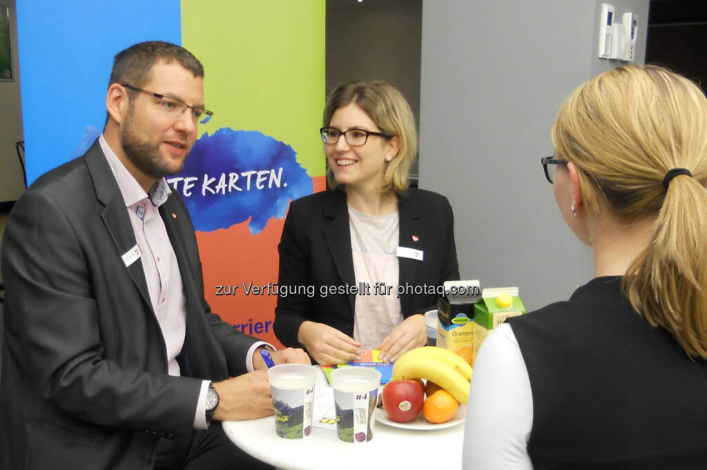 Lidl Österreich Bewerbungstag : Über hundert Zielpunkt-Mitarbeiter beim Recruiting Day in Wien : Lidl Österreich bietet mit einem spontanen Bewerbungstag speziell für Zielpunkt-Mitarbeiter rasche und unbürokratische Unterstützung an : Fotocredit: Lidl Österreich, © Aussendung (18.12.2015) 