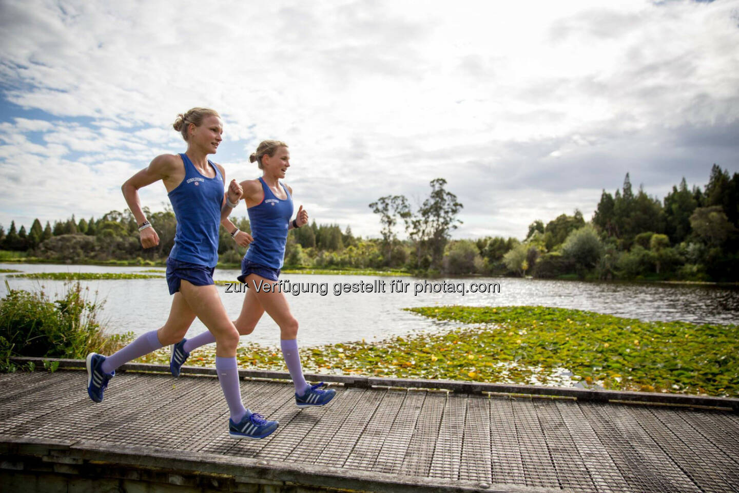 Anna und Lisa Hahner: 1h Dauerlauf inklusive 3 intensiven cross country Kilometern durch den Minogue Park