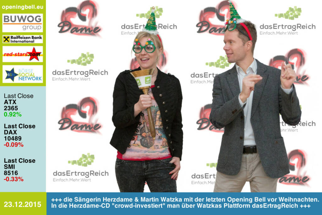 #openingbell am 23.12.: Die Sängerin Herzdame & Martin Watzka mit der letzten Opening Bell vor Weihnachten. In die Herzdame-CD crowd-investiert man über Watzkas Plattform dasErtragReich http://www.dasertragreich.at http://www.herzdame-music.com , siehe auch weitere Bilder mit Weihnachtshintergrund http://www.photaq.com/page/index/2269  (23.12.2015) 