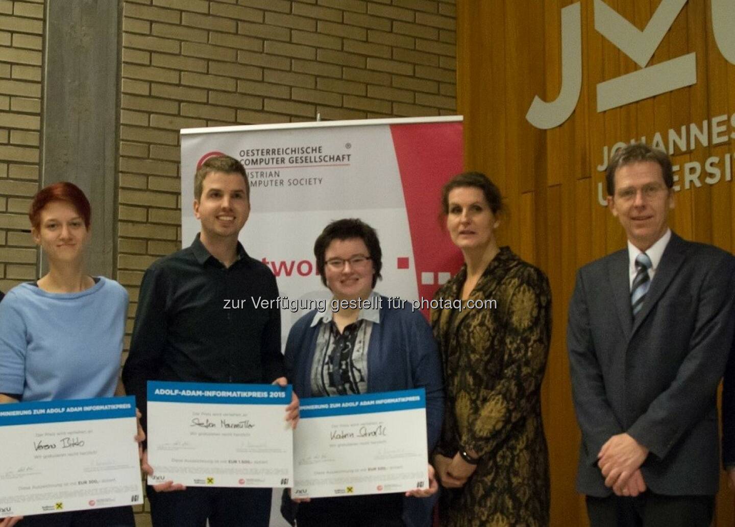 Verena Bitto, Stefan Neumüller, Katrin Straßl, Gabriele Anderst-Kotsis, Hanspeter Mössenböck : Schülerjury kürt Stefan Neumüller zum Adolf-Adam-Informatikpreisträger : Fotocredit: JKU/Atzmüller