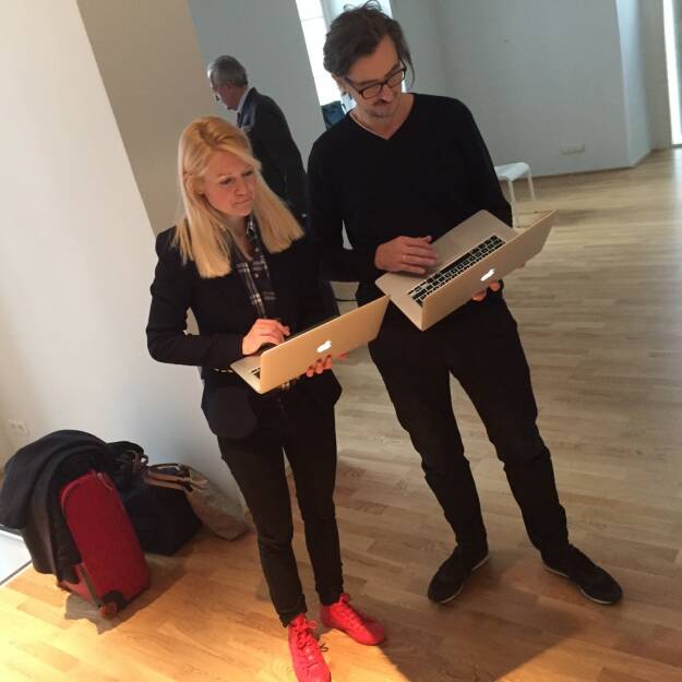 Apple - Put on your red shoes and dance the blues, Larissa Lielacher und Josef Chladek (23.12.2015) 