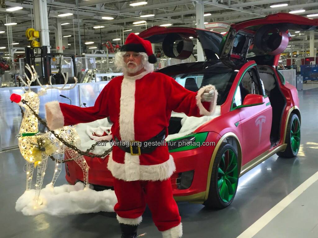 Limited edition Model X, for Santa only  Source: http://facebook.com/teslamotors (26.12.2015) 