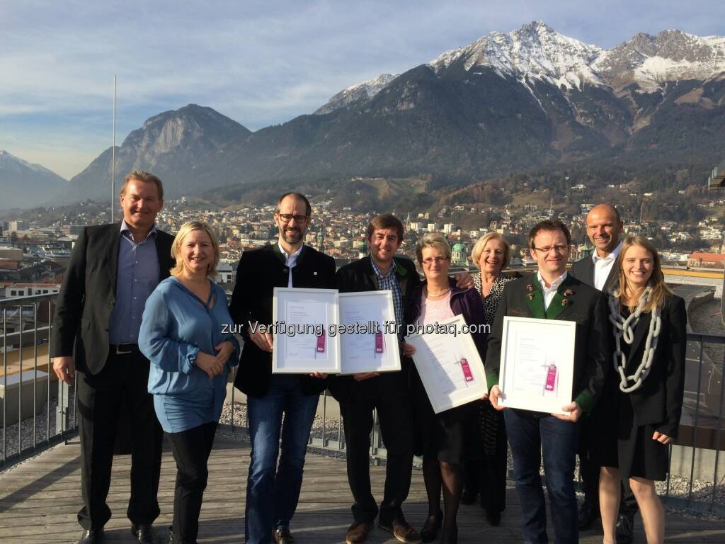 Harald Ultsch (Adler Gruppe & Harrys Home), Margot Maaß (Die Sinnstifter), Markus Stemer (Sporthotel Silvretta Montafon), Fabian Reisigl (Oberstdorf Resorts & Oberstdorf Hostel), Barbara Neuhauser (Hotel Alpenrose, Maurauch/ Achensee), Elfriede Krempl (Generatio Hotel Management Consulting), Siegfried Zink (Tourismusverband Ausseerland), Hubert Siller (MCI Innsbruck), Tina Brandstetter (Generatio Hotel Management Consulting) : Würdiger Abschluss der Direktorenakademie : Absolventen des Lehrgangs 2014/15 erhalten ihr Diplom: Fotocredit: Genèratio Hotel Management Consulting, © Aussendung (28.12.2015) 