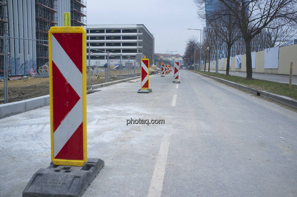 Campus WU, OMV, Strasse (31.03.2013) 