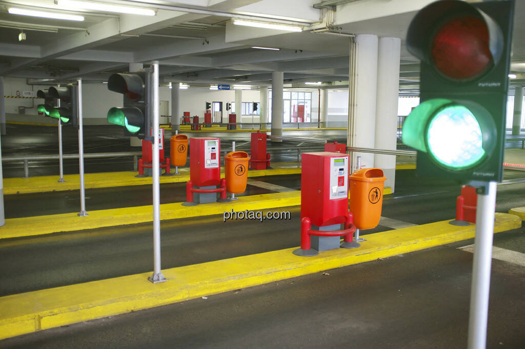 Ampel, grün, Mistkübel (31.03.2013)