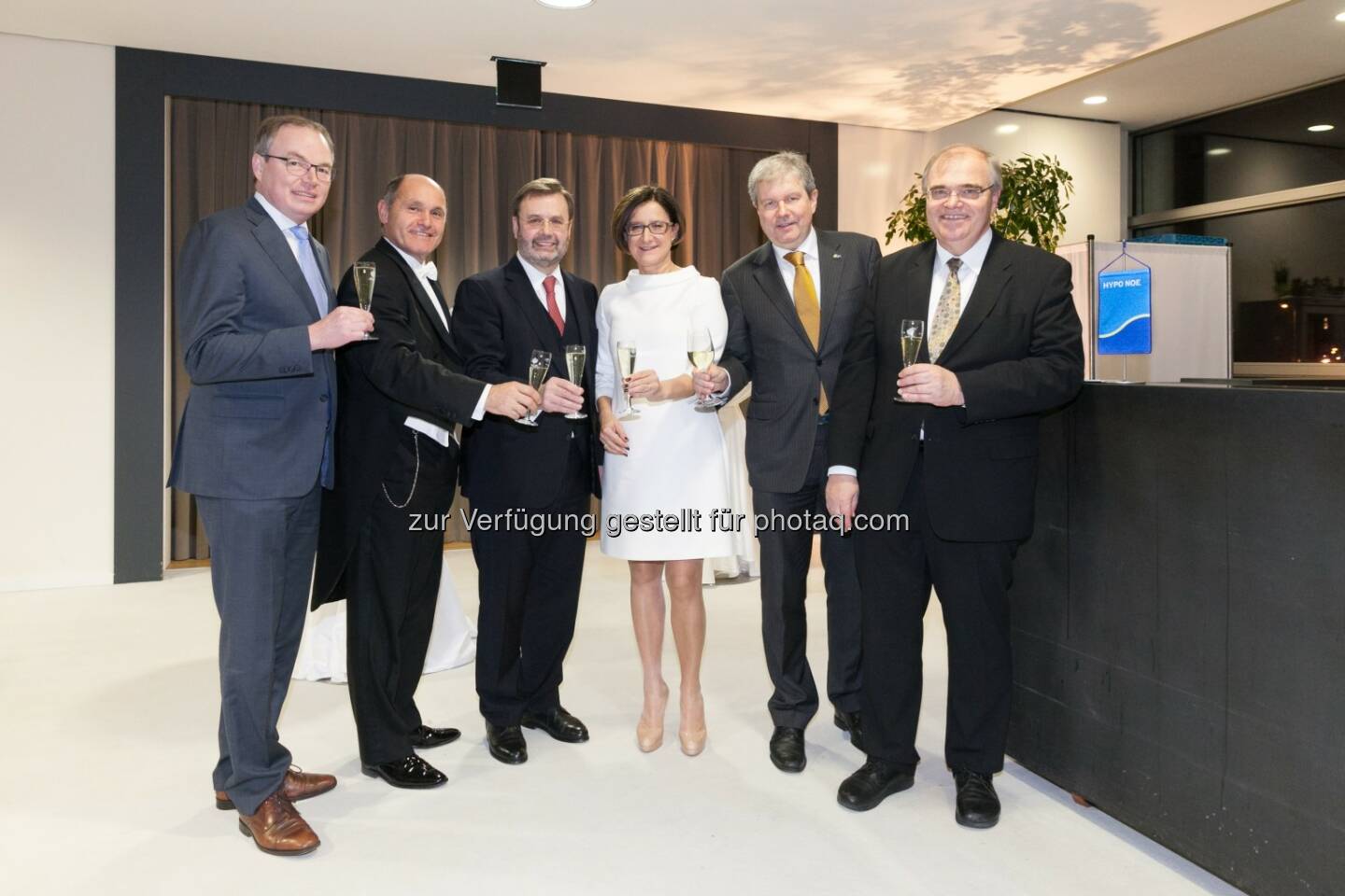 Stephan Pernkopf (Landesrat), Wolfgang Sobotka (Maestro), Hans Penz (Landtagspräsident), Johanna Mikl-Leitner (Innenministerin), Peter Harold (Generaldirektor), Wolfgang Brandstetter (Justizminister) : Hypo NÖ Neujahrskonzert: Das Waidhofner Kammerorchester dirigiert von Wolfgang Sobotka sorgt für einen schwungvollen Jahresauftakt 2016 : Fotocredit: Gerald Lechner