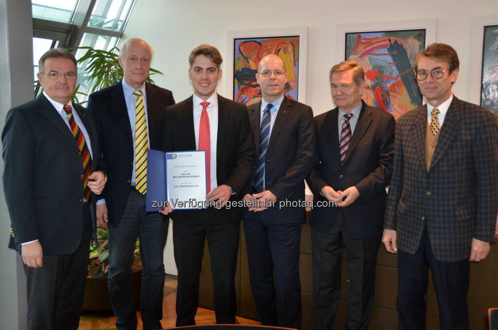 Johannes Loinger (Vorstandssprecher D.A.S.), Attila Fenyves (Universität Wien), Maximilian Brunner (Universität Klagenfurt, Förderpreisgewinner), Ingo Kaufmann (Vorstand D.A.S.), Franz Kronsteiner (GVFW), Michael Waldeck (Prokurist D.A.S.) : D.A.S. Förderpreisverleihung : D.A.S. zeichnet Jungakademiker aus : Fotocredit: D.A.S., © Aussendung (07.01.2016) 