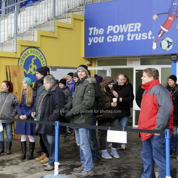 philoro hatte am 29. März zur Schatzsuche im Stadion der Hohen Warte eingeladen. Es ging um einen Schatz aus purem Gold, Wert mehr als 1500 Euro. Hier Bilder von der Schatzsuche., © <a href=