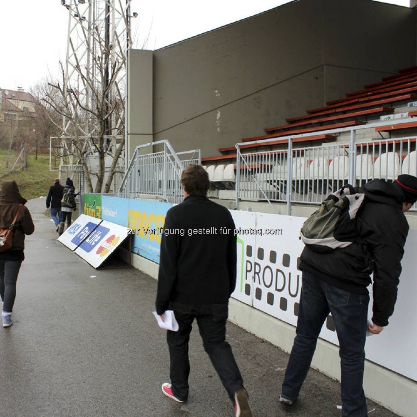 philoro hatte am 29. März zur Schatzsuche im Stadion der Hohen Warte eingeladen. Es ging um einen Schatz aus purem Gold, Wert mehr als 1500 Euro. Hier Bilder von der Schatzsuche.