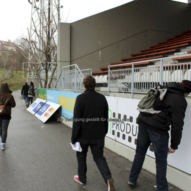 philoro hatte am 29. März zur Schatzsuche im Stadion der Hohen Warte eingeladen. Es ging um einen Schatz aus purem Gold, Wert mehr als 1500 Euro. Hier Bilder von der Schatzsuche., © <a href=