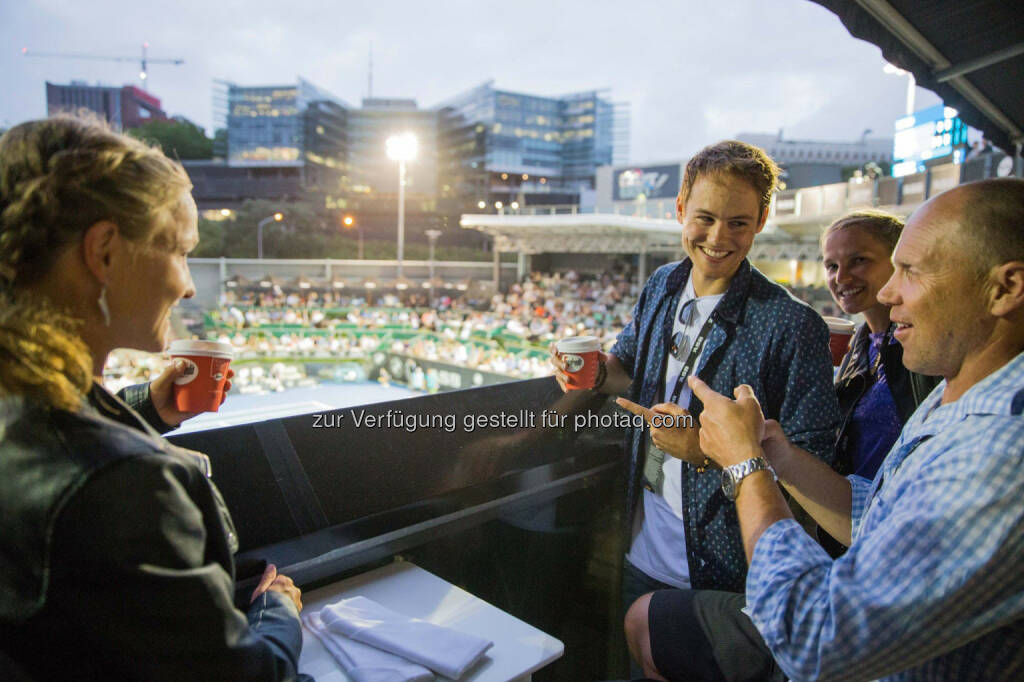 Anna und Lisa Hahner, Jeff Wilson (ehem. All Blacks Spieler), DTM Fahrer Tom Blomqvist , © <a href=