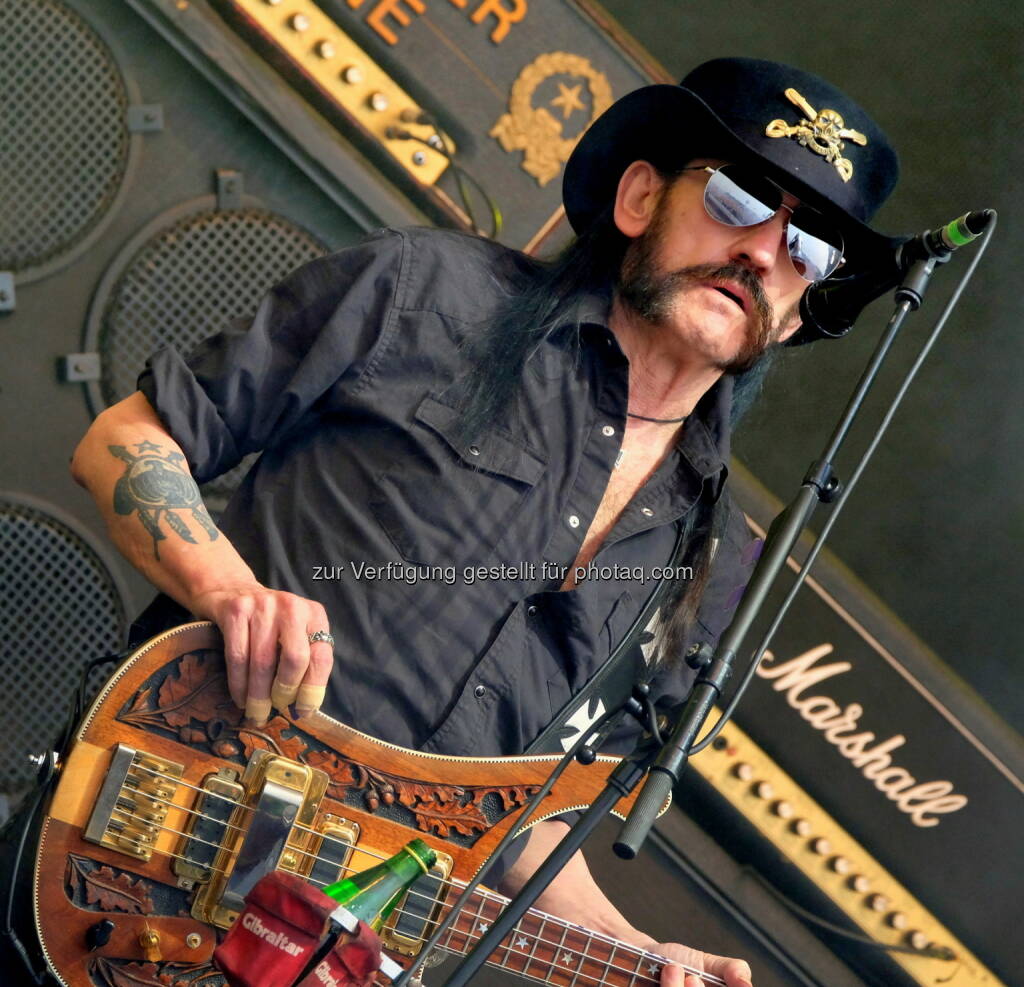 Ian Fraser „Lemmy“ Kilmister (geb. 24. Dezember 1945 in Stoke-on-Trent, Staffordshire, England; † 28. Dezember 2015 in Los Angeles, Kalifornien) war ein britischer Rockmusiker, Mitglied der Space-Rock-Band Hawkwind, Gründer der Rockband Motörhead sowie deren Sänger und Bassist : Fotocredit: DFP Photographic / Shutterstock.com (11.01.2016) 