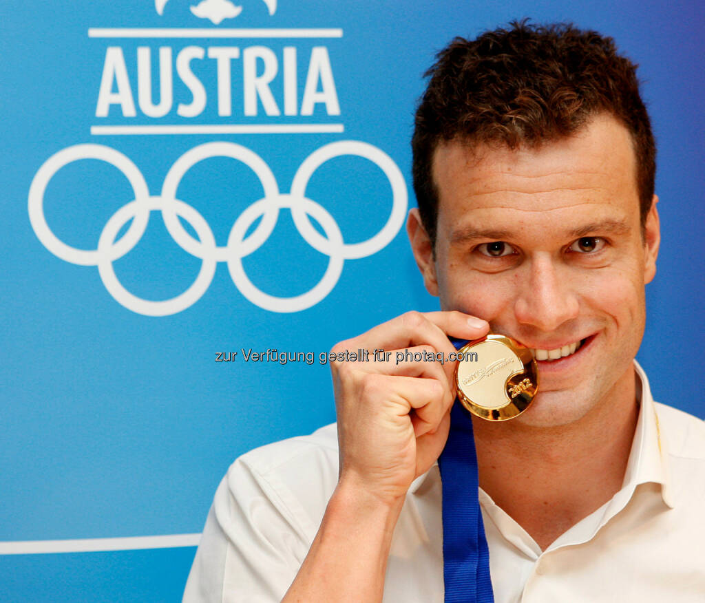 Markus Rogan : Ex-Schwimmstar Markus Rogan kritisiert beim Talk im Hangar-7 den Umgang mit Flüchtlingen : Fotocredit: ServusTV/GEPA/Grebien, © Aussender (12.01.2016) 