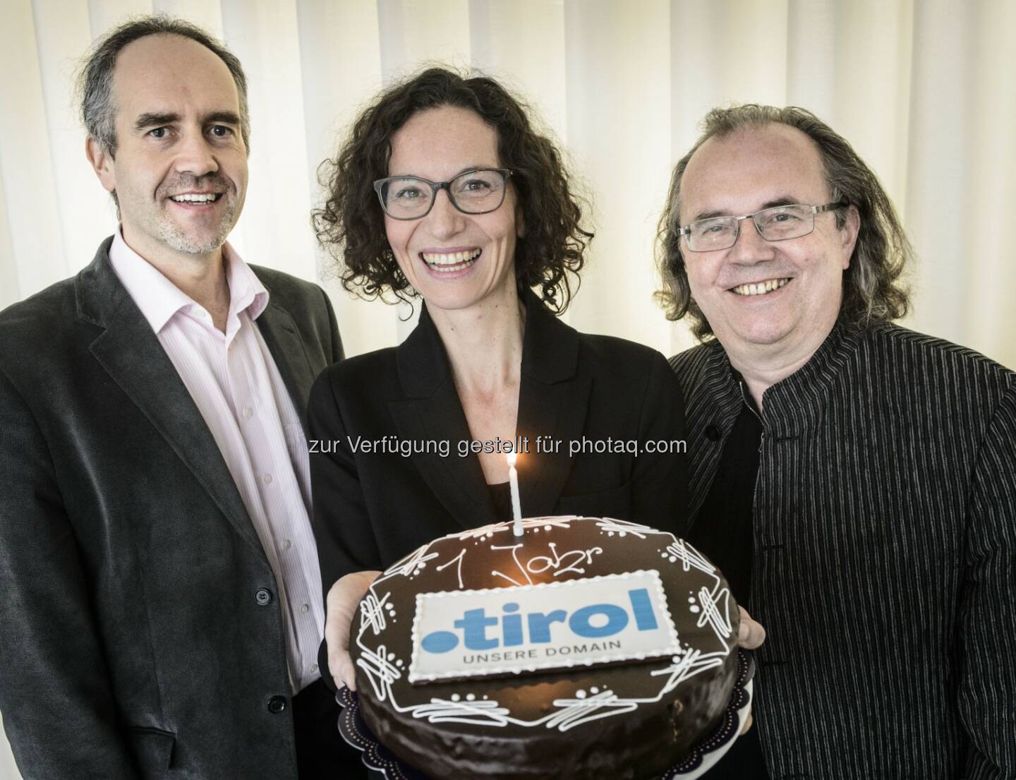 Markus Kichl (GF punkt Tirol GmbH), Veronika Kolbitsch (punkt Tirol GmbH), Hermann Petz (Vorstandsvorsitzender Moser Holding) : Ein Jahr .tirol-Domain : Tirol ist auch im Netz eine begehrte Marke : Fotocredit: Thomas Boehm / Moser Holding