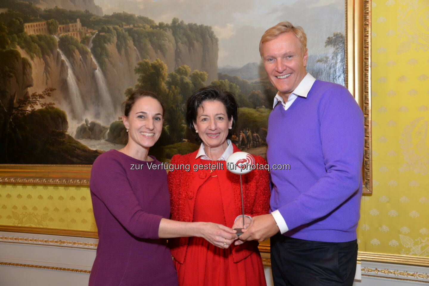 Ines Groß-Weikhart, Ingrid Amon, Klaus Albrecht Schröder : Die Albertina erhält Voice Trophy 2015 von Ingrid Amon : Grande Dame der Stimm- und Sprechtechnik zeichnet die Kunstvermittlung der Albertina aus : Fotocredit: Albertina/Rainer Gregor Eckharter