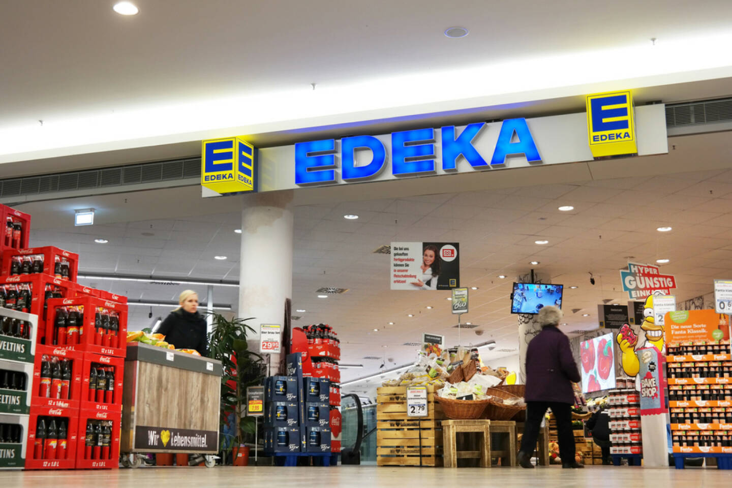 Edeka, http://www.shutterstock.com/de/pic-285432560/stock-photo-meppen-germany-february-edeka-supermarket-in-a-shopping-mall-in-meppen-the-edeka-group-is.html