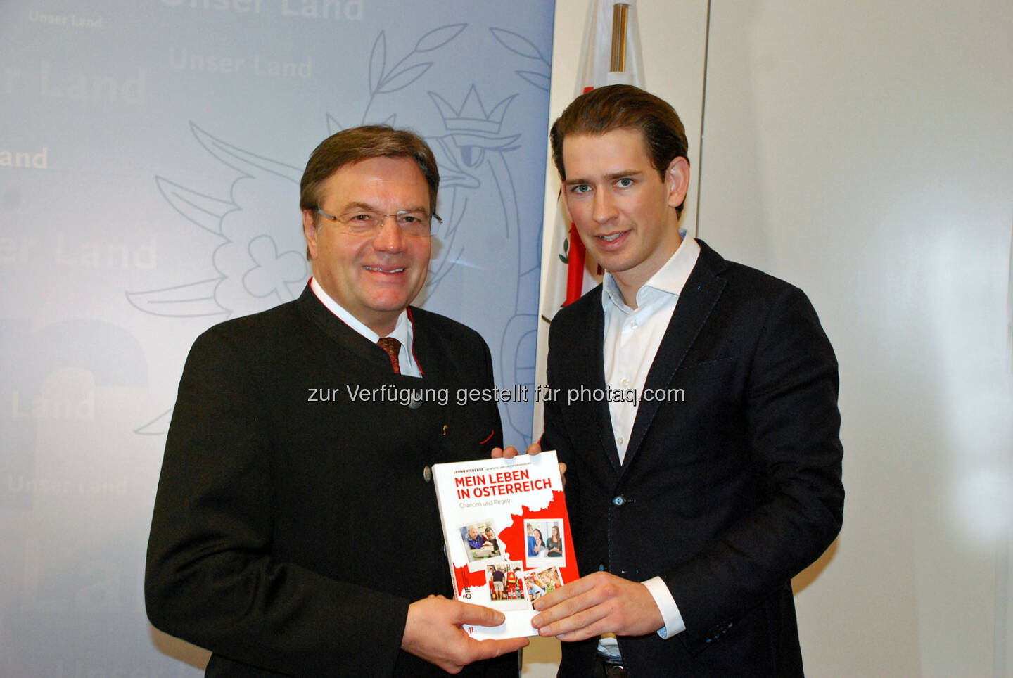 Günther Platter, Sebastian Kurz : LH Platter und BM Kurz stellen in Innsbruck Werte- und Orientierungskurse für Flüchtlinge vor : Vermittlung von Grundwerten wie Gleichberechtigung und Meinungsfreiheit : Fotocredit: Land Tirol/Schwarz