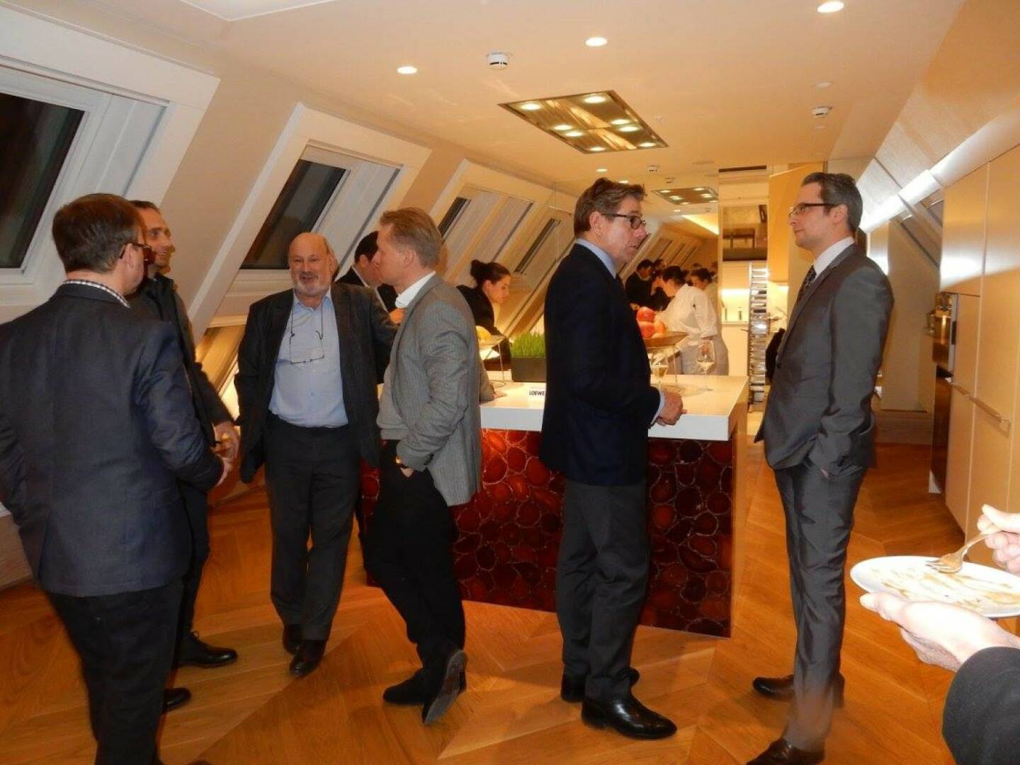 LOEWE-PK im Park Hyatt, Jänner 2016: Am 14.1. fand im exklusiven Rahmen des Park Hyatt Vienna die LOEWE-Pressekonferenz zum Neustart des Unternehmens statt. Zahlreiche Medienvertreter sowie LOEWE Galeristen waren bei der Präsentation in der Royal Penthouse Suite anwesend.