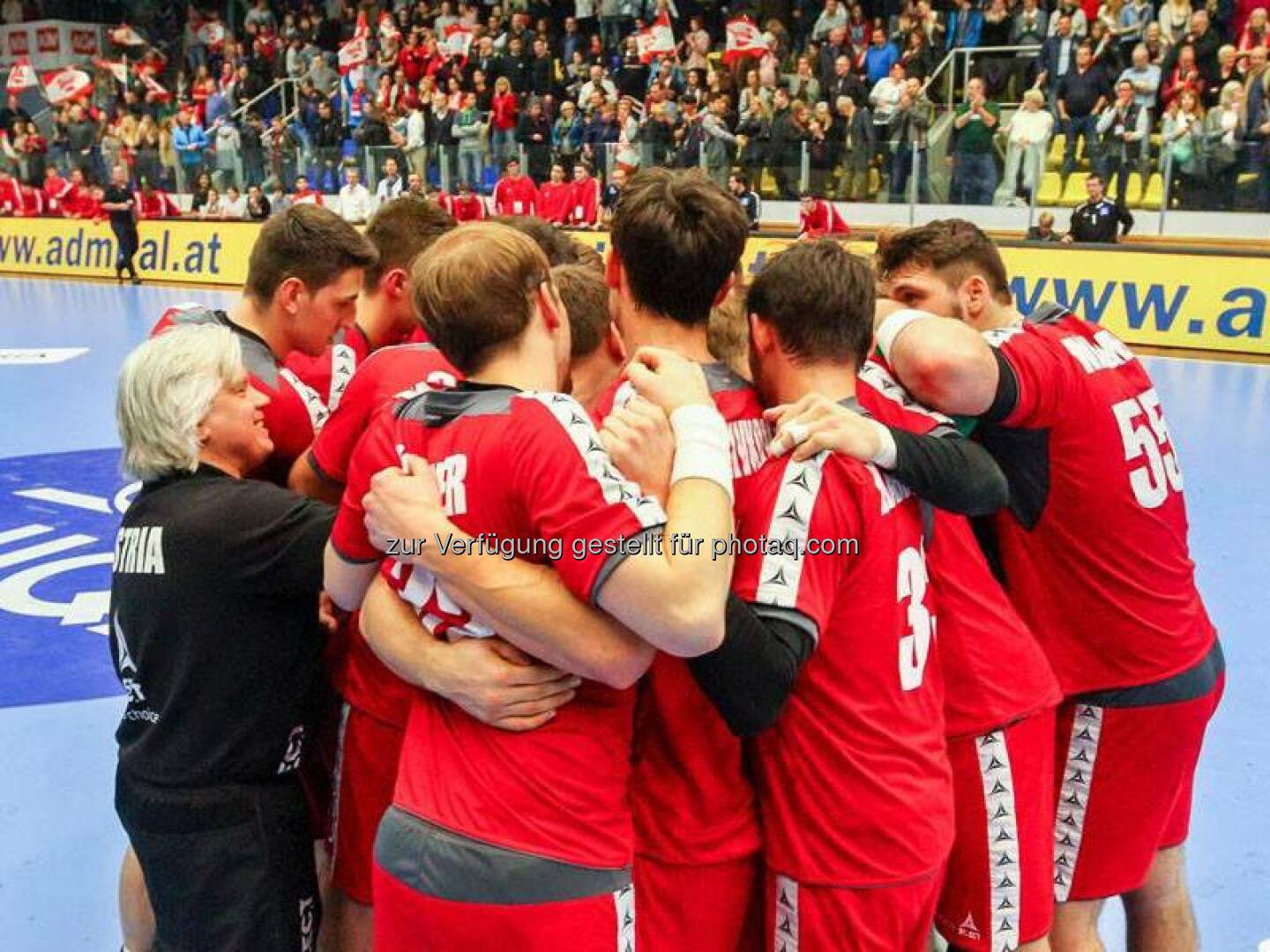 Uniqa: Herzlichen Glückwunsch! Mit einem souveränen 32:20 gegen Finnland hat es Österreichs Handball-Nationalteam heute ins WM-Play-Off geschafft. Wir freuen uns schon auf die weiteren Spiele! Handball AUSTRIA  Source: http://facebook.com/uniqa.at