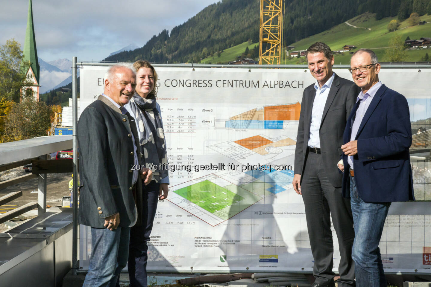 Das Team der LEA Leadership Academy mit Georg Hechenblaikner (Geschäftsführer CCA) : Wo sich im Jahr 2016 Bildung und Wissenschaft treffen : Congress Centrum Alpbach als Ort für Austausch und Inspiration : Fotocredit: © Gattinger