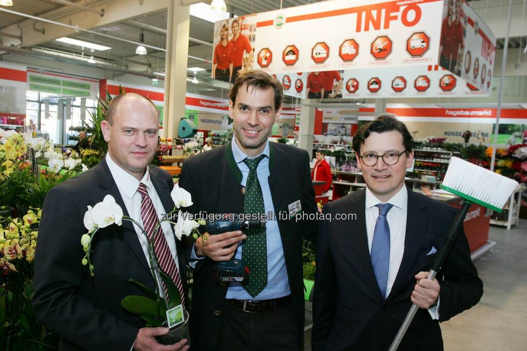 Wolfgang König (Marktleiter hagebaumarkt Fetter Eisenstadt), Andreas Fetter (GF hagebaumarkt Fetter Eisenstadt), Clemens Bauer (Niederlassungsleiter Einzelhandel hagebau Österreich) : hagebau eröffnet hagebaumarkt an ehemaligem Baumax-Standort in Eisenstadt : Neuer Standort im hagebau Einzelhandel stärkt Marktpräsenz : Arbeitsplätze bleiben in der Region erhalten : Fotocredit: hagebau/APA-Fotoservice/Hautzinger, © Aussendung (19.01.2016) 