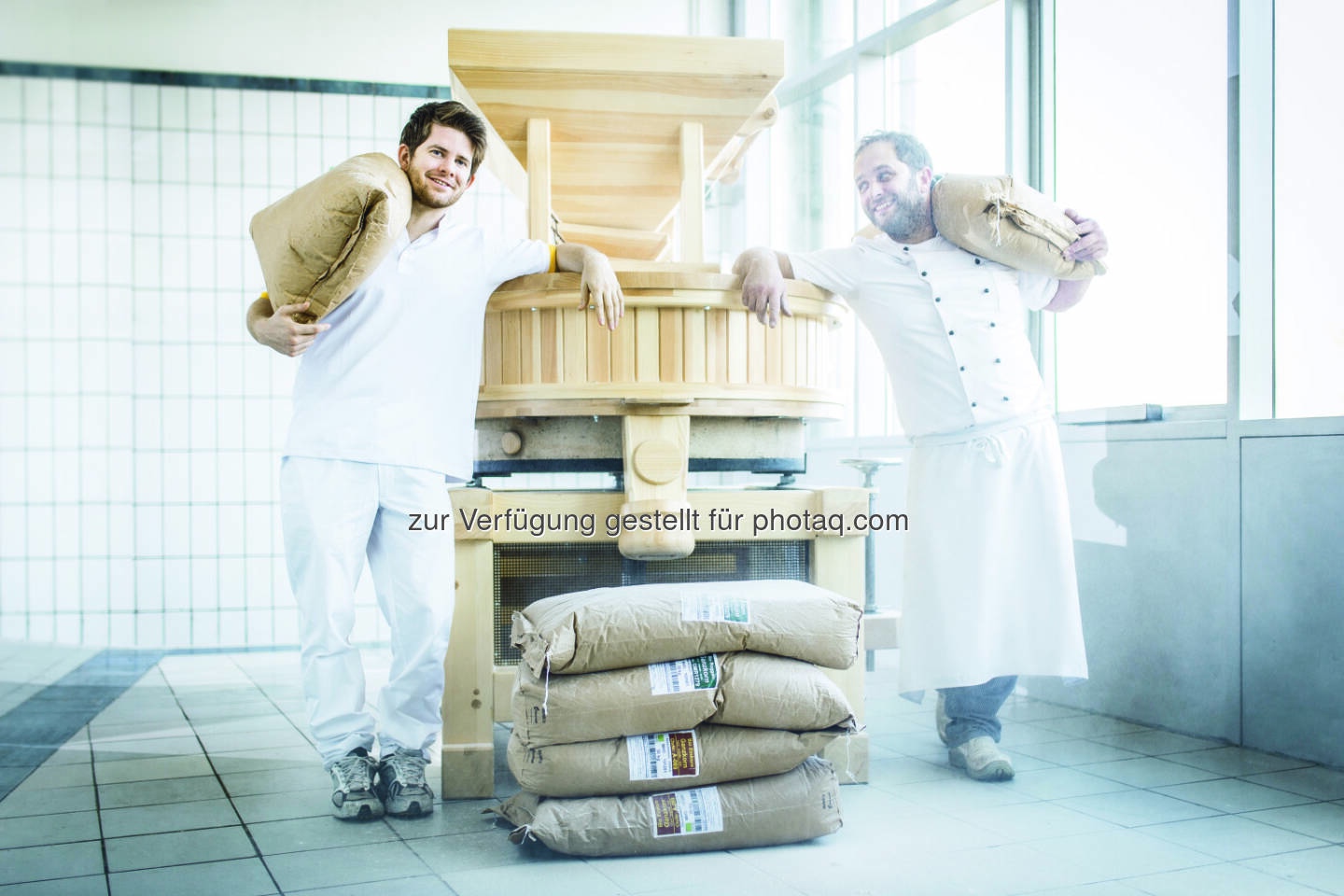 Philipp Ströck (Bäckermeister), Pierre Reboul (Zuckerbäcker) : Neue, innovative Kreationen: Ströck erweitert sein Sortiment um 2 Brote aus frisch gemahlenem Mehl : Fotocredit: Ströck/©Lukas Lorenz