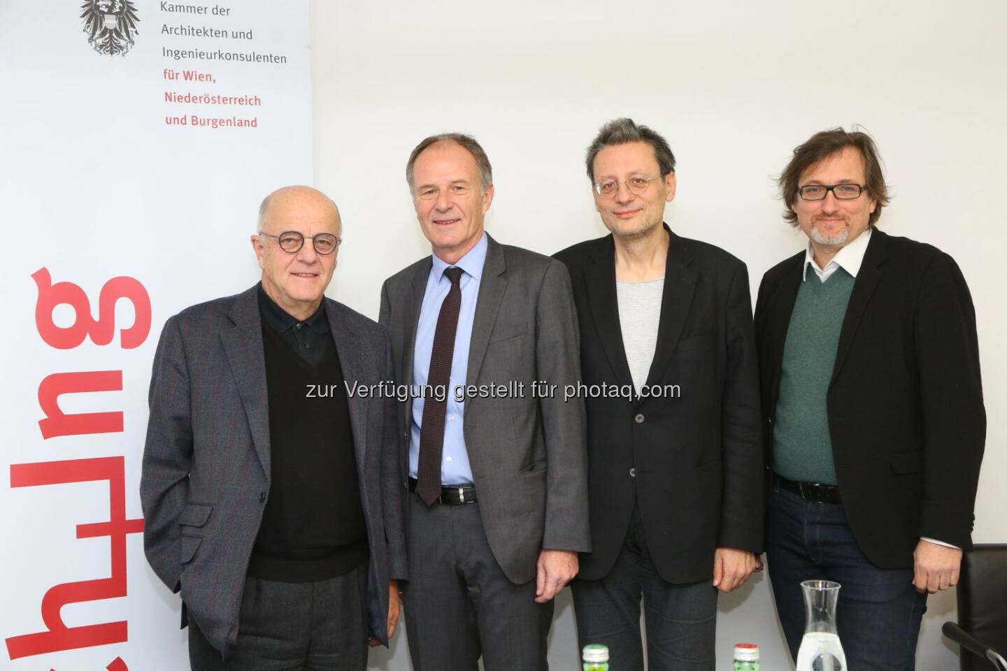 Hannes Pflaum (Pflaum Karlberger Wiener Opetnik Rechtsanwälte), Andreas Gobiet (Präsident des VZI – Verband der Ziviltechniker- und Ingenieurbetriebe), Peter Bauer (Präsident der Kammer der Architekten und Ingenieurkonsulenten für Wien, Niederösterreich und Burgenland), Bernhard Sommer (Vizepräsident der Kammer der Architekten und Ingenieurkonsulenten für Wien, Niederösterreich und Burgenland) : Die Konstruktion von Bauskandalen auf Kosten der Steuerzahler und Planer : Ein Verlust an Planungskultur und Auftraggeberkompetenz ist zu beobachten. Das führt zu Mängeln, Prozessfluten und gesteigerten Kosten : Fotocredit:  Kammer Architekten & Ingenieurkons. W,NÖ,BGLD/APA-Fotoservice/Schedl